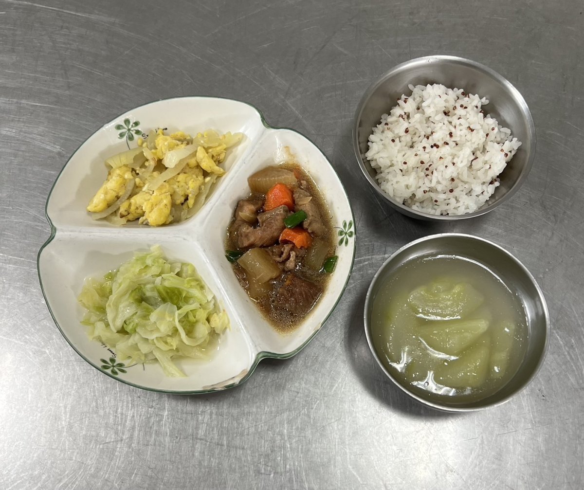 藜麥飯、蘿蔔燉肉、洋蔥炒蛋、時令青菜、大黃瓜湯