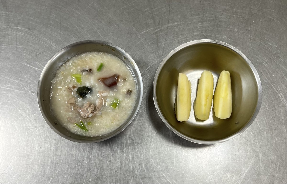 皮蛋瘦肉粥.水果