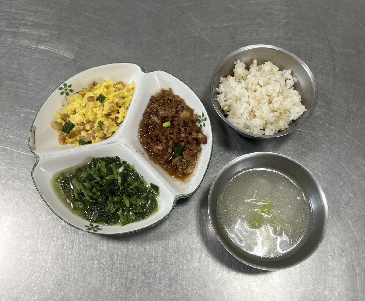 糙米飯.洋蔥碎肉、菜脯蛋、時令青菜、冬瓜湯
