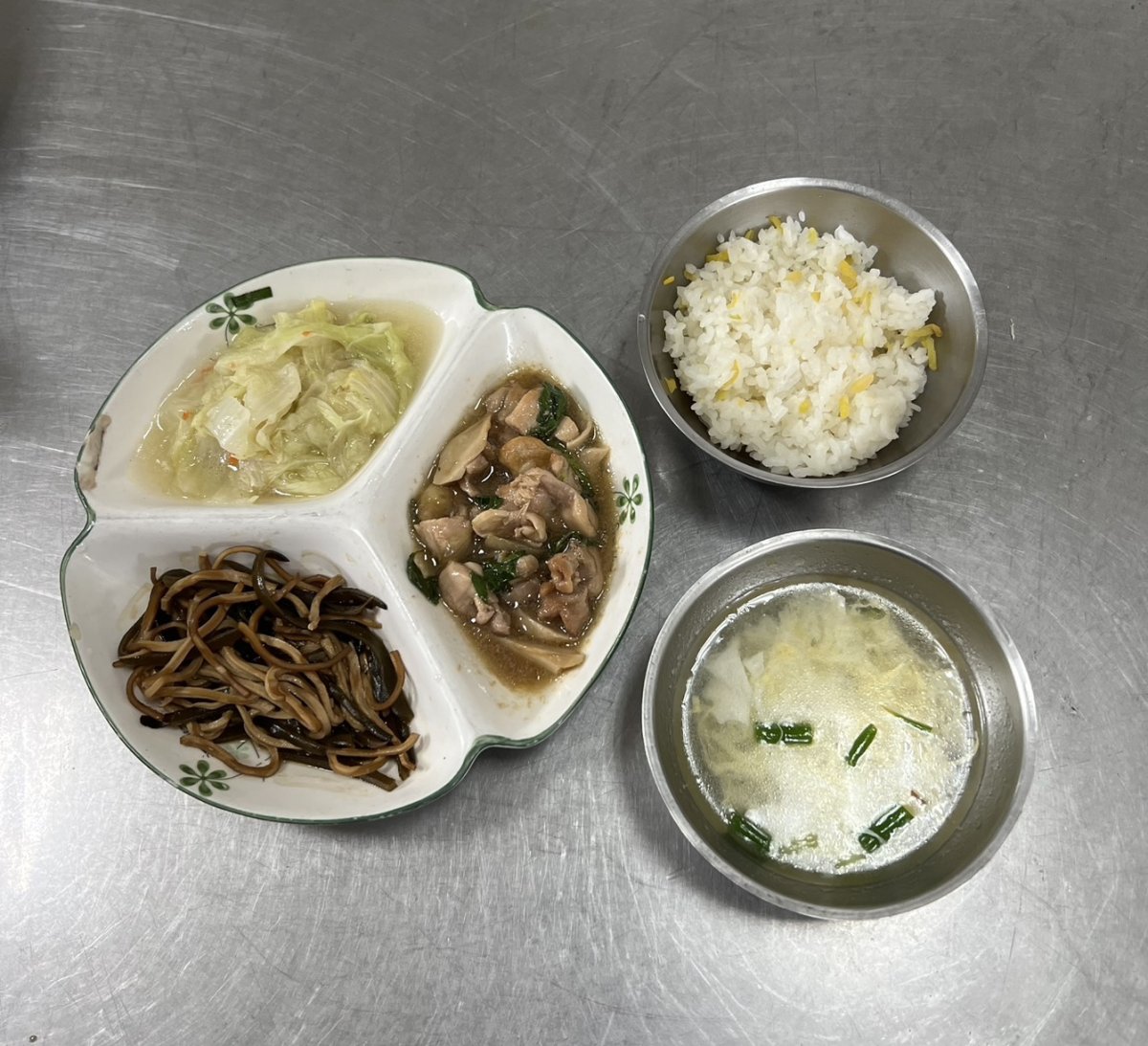 地瓜飯、三杯雞、海帶豆干絲、時令青菜、蛋花湯