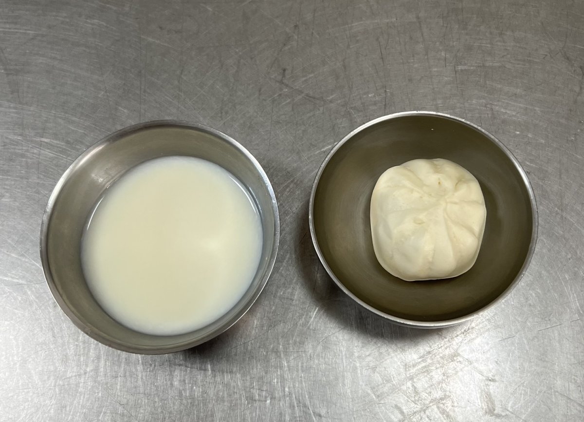 小肉包.牛奶